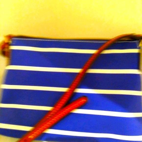 Dooney & Bourke purse!🥰🏝🏖💛💋 - Picture 3 of 6